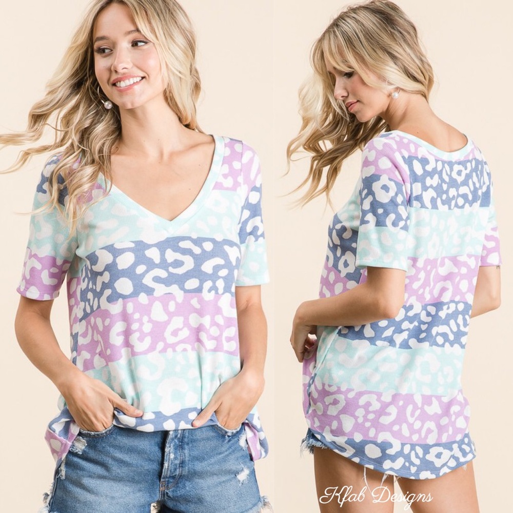 💜LAST 1! V Neck Soft Animal Print Color Block Top - Picture 2 of 10
